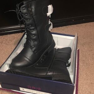 Women’s black boots- size 11